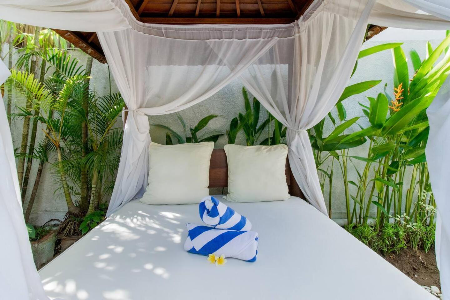 Heart Of Seminyak, 2Br, Sleeps 4, Walk To Bintang Villa Buitenkant foto