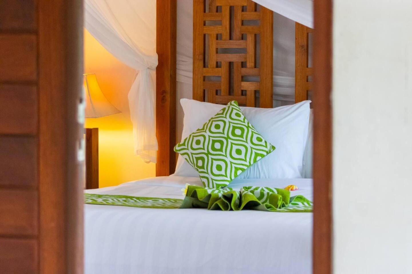 Heart Of Seminyak, 2Br, Sleeps 4, Walk To Bintang Villa Buitenkant foto