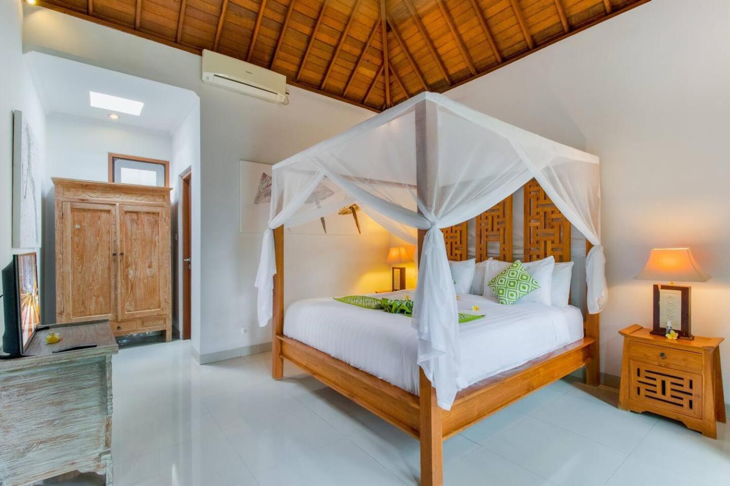 Heart Of Seminyak, 2Br, Sleeps 4, Walk To Bintang Villa Buitenkant foto