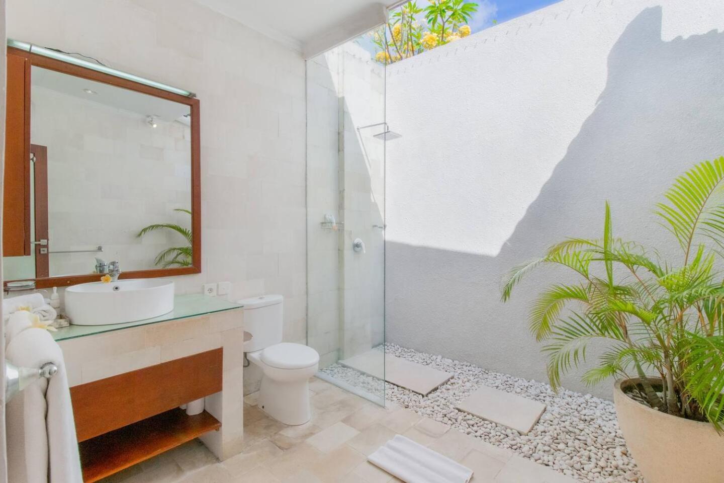 Heart Of Seminyak, 2Br, Sleeps 4, Walk To Bintang Villa Buitenkant foto