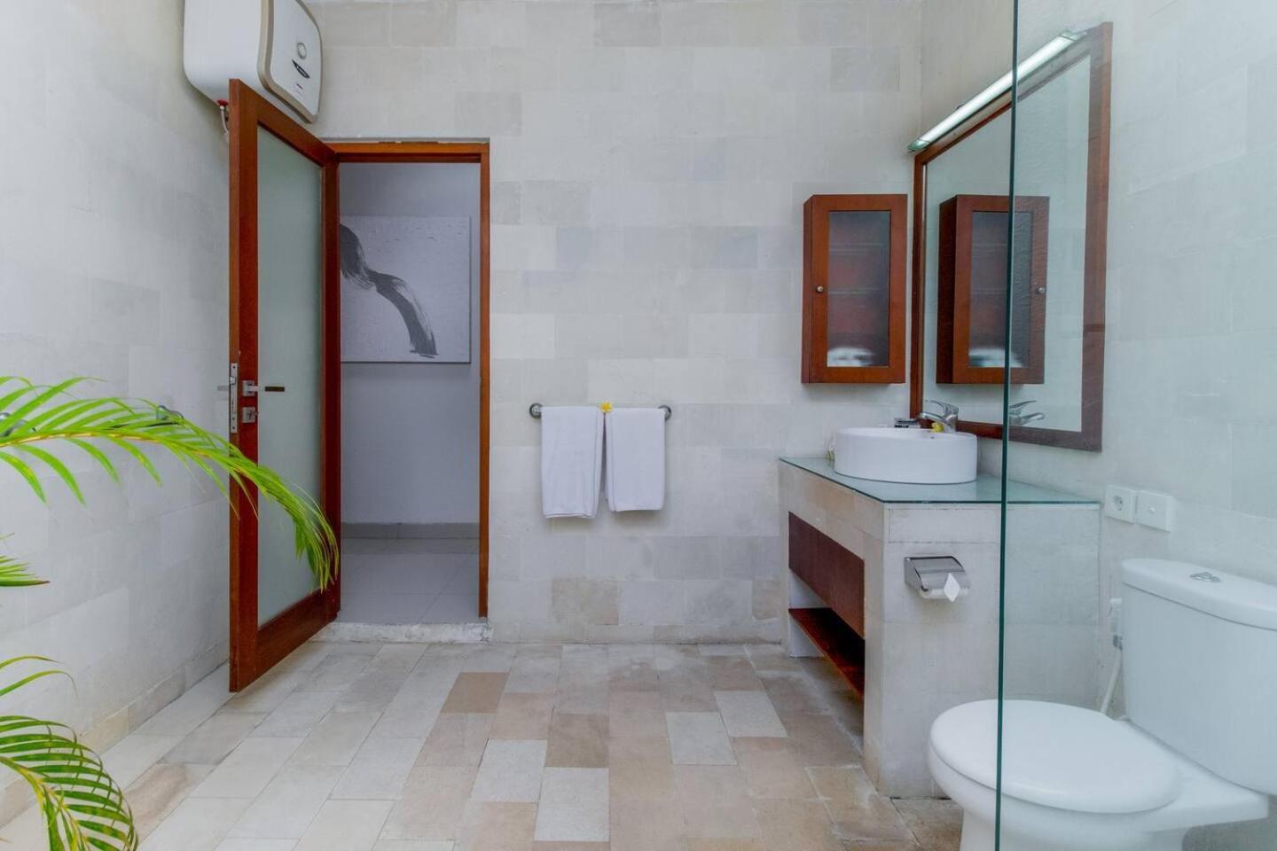 Heart Of Seminyak, 2Br, Sleeps 4, Walk To Bintang Villa Buitenkant foto