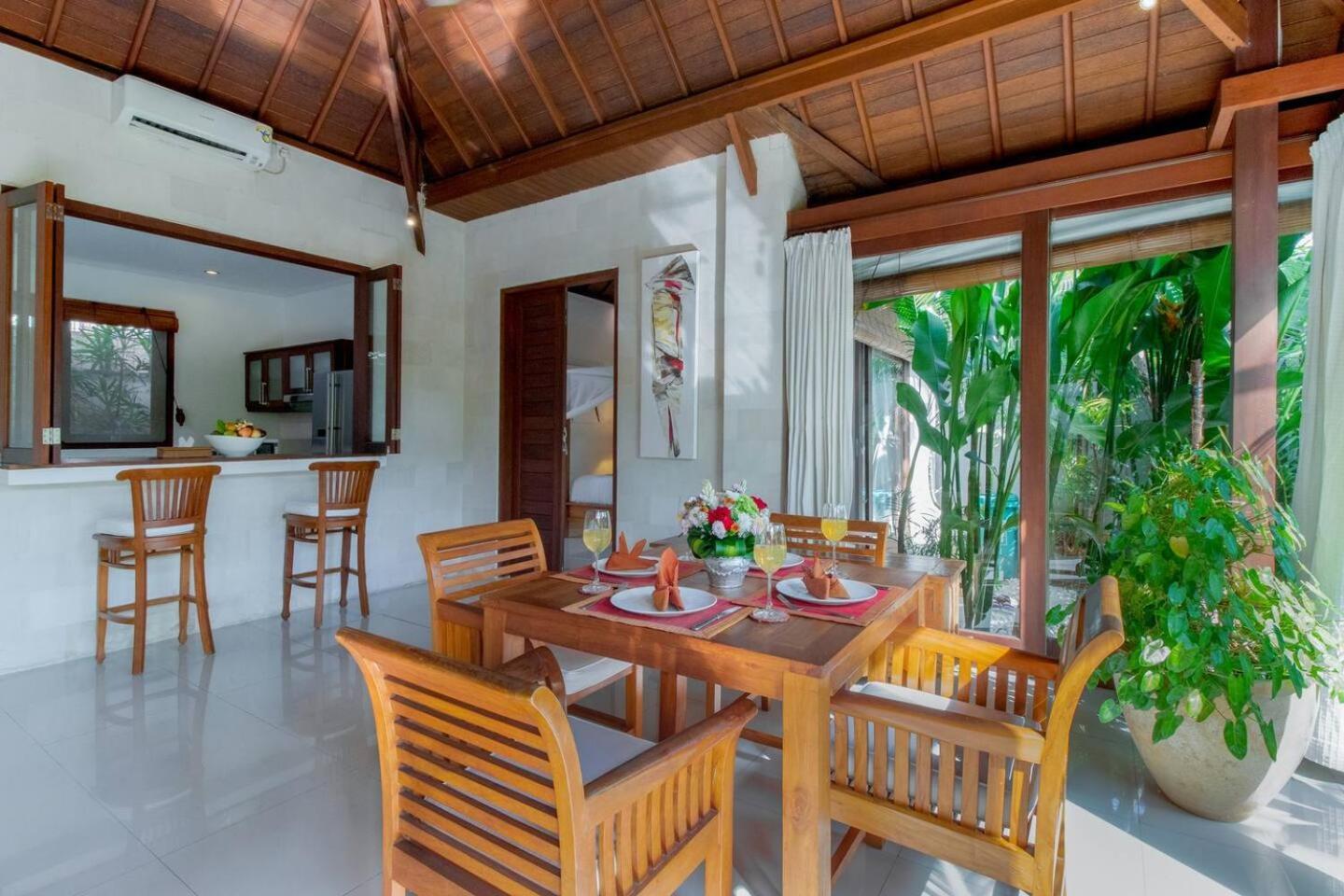 Heart Of Seminyak, 2Br, Sleeps 4, Walk To Bintang Villa Buitenkant foto