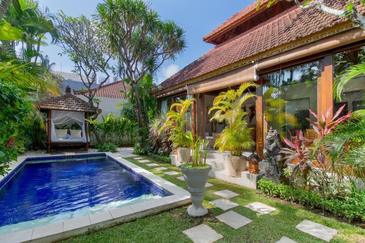 Heart Of Seminyak, 2Br, Sleeps 4, Walk To Bintang Villa Buitenkant foto