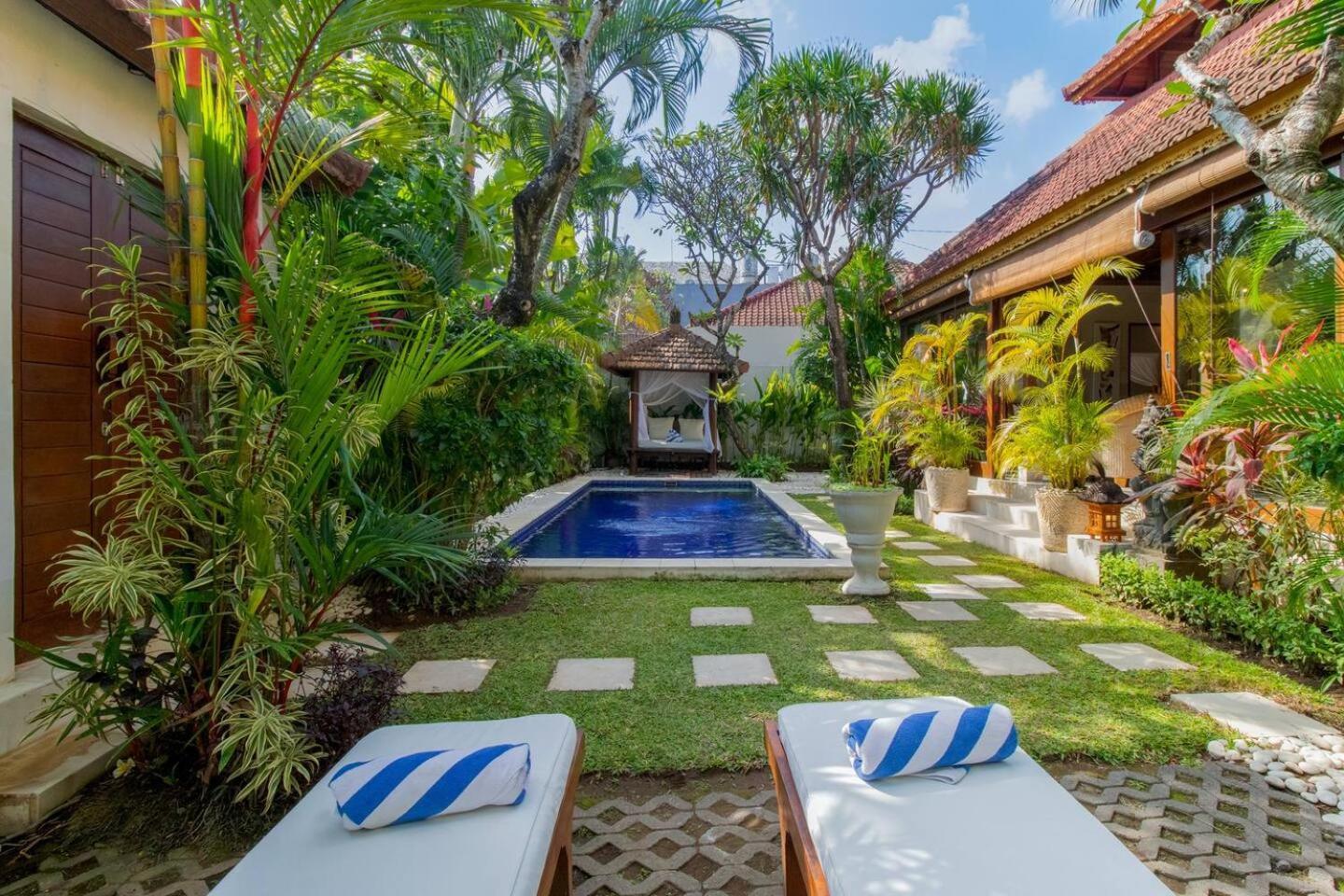 Heart Of Seminyak, 2Br, Sleeps 4, Walk To Bintang Villa Buitenkant foto