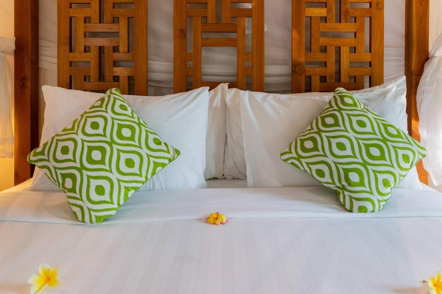 Heart Of Seminyak, 2Br, Sleeps 4, Walk To Bintang Villa Buitenkant foto