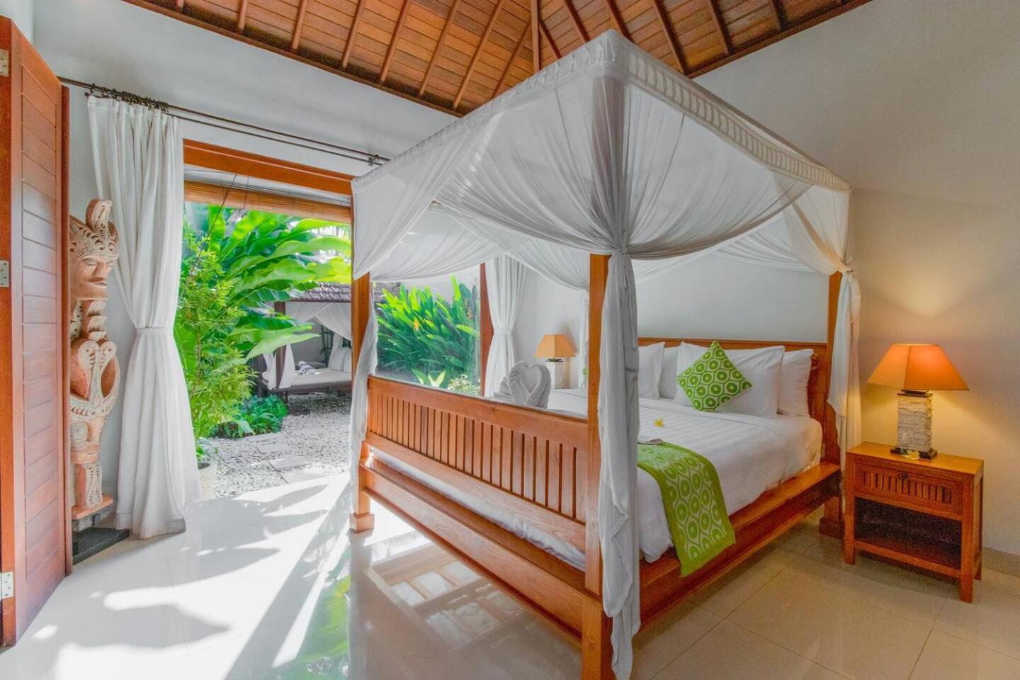 Heart Of Seminyak, 2Br, Sleeps 4, Walk To Bintang Villa Buitenkant foto