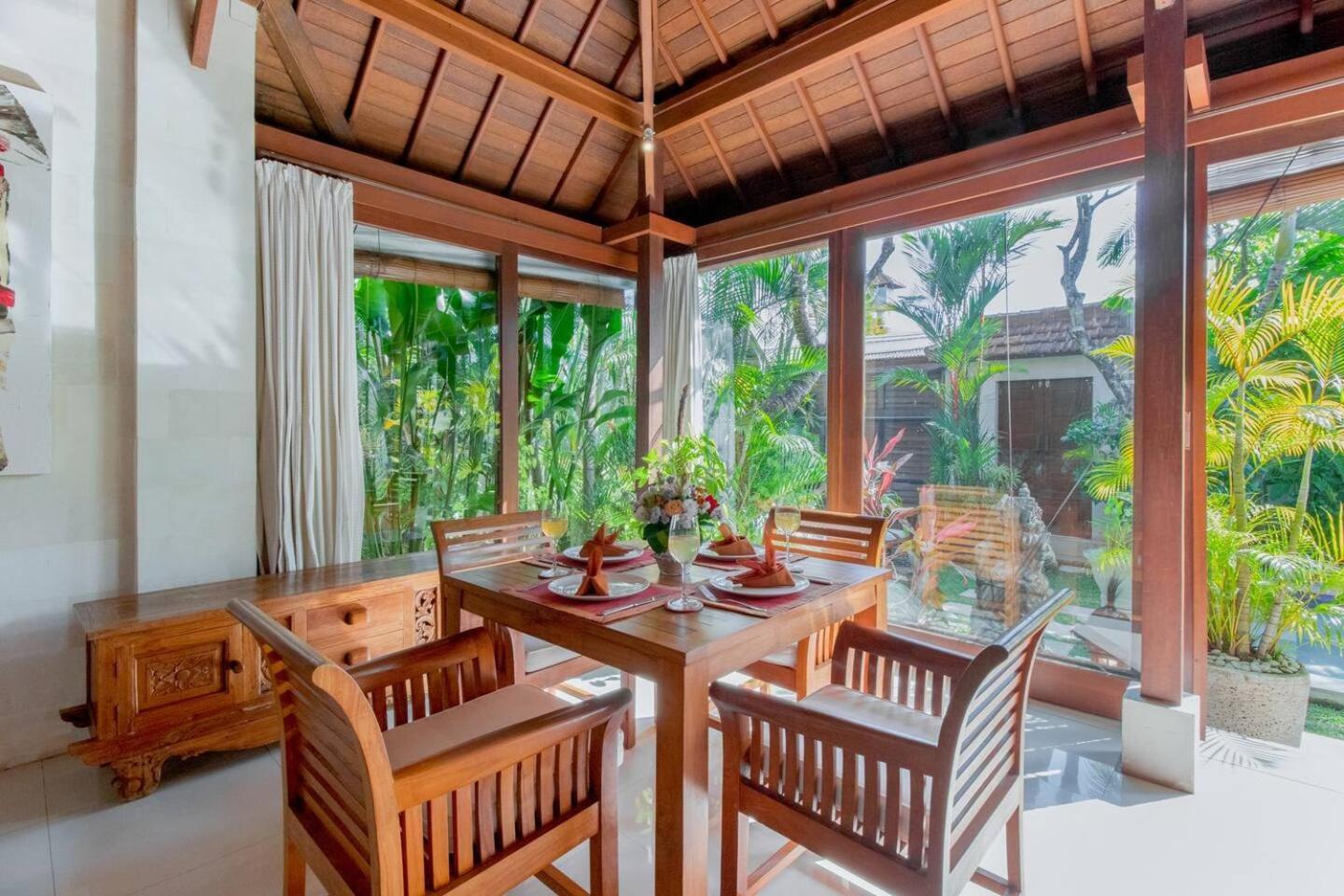 Heart Of Seminyak, 2Br, Sleeps 4, Walk To Bintang Villa Buitenkant foto