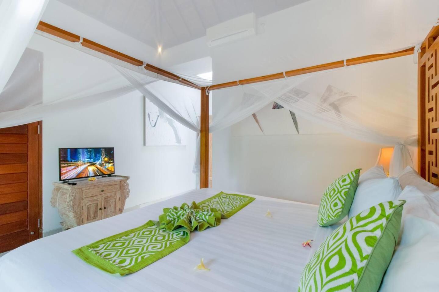 Heart Of Seminyak, 2Br, Sleeps 4, Walk To Bintang Villa Buitenkant foto