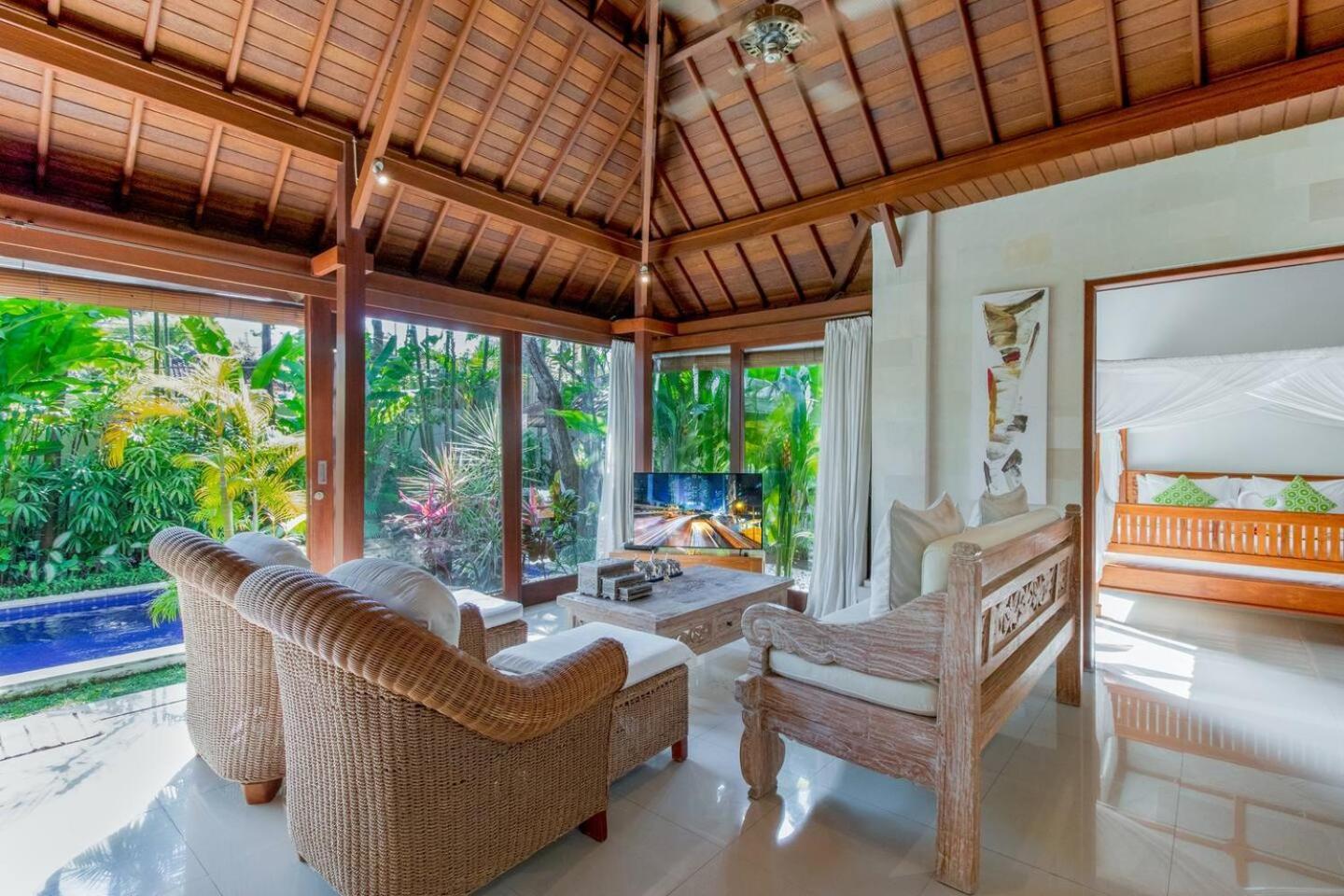 Heart Of Seminyak, 2Br, Sleeps 4, Walk To Bintang Villa Buitenkant foto