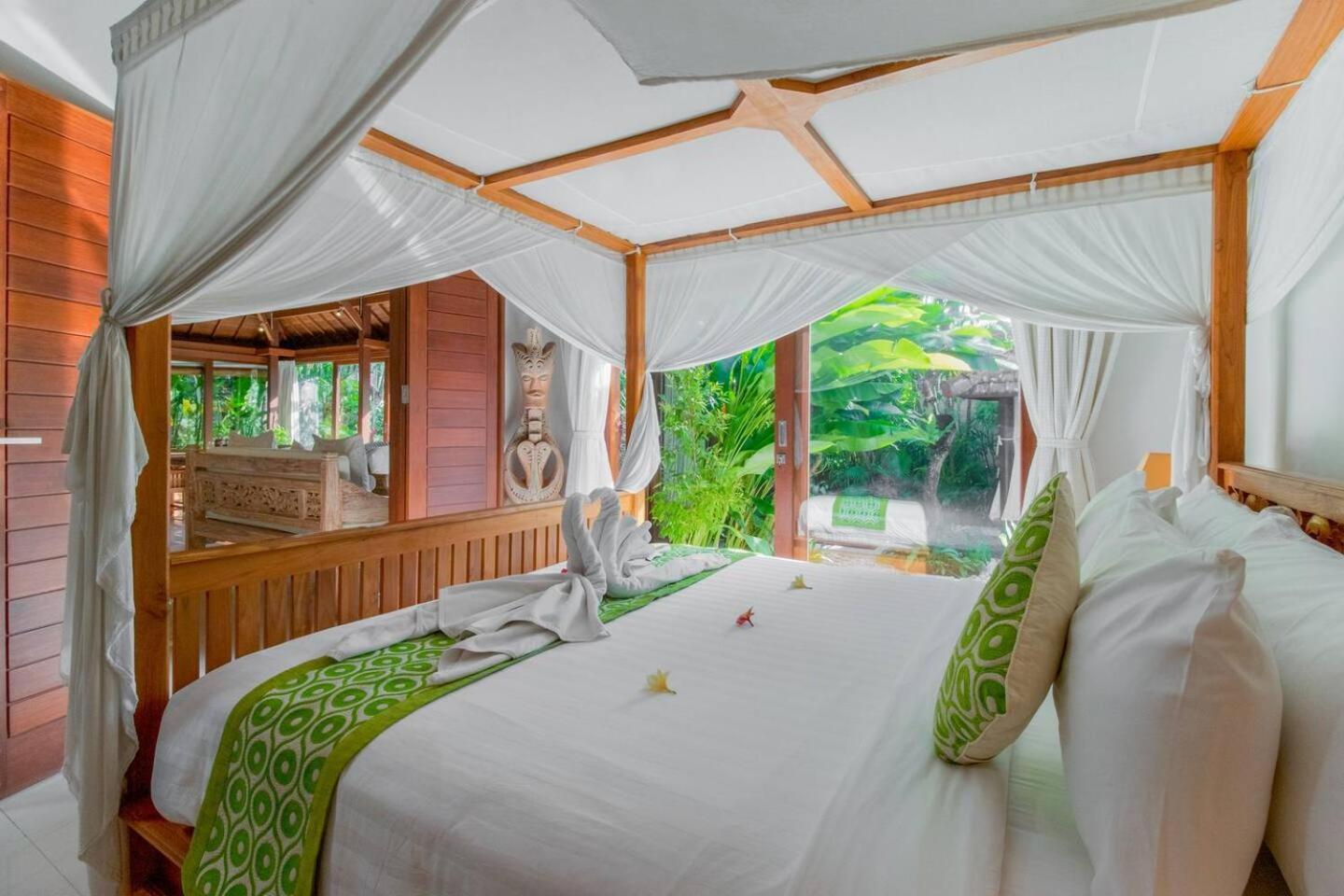 Heart Of Seminyak, 2Br, Sleeps 4, Walk To Bintang Villa Buitenkant foto